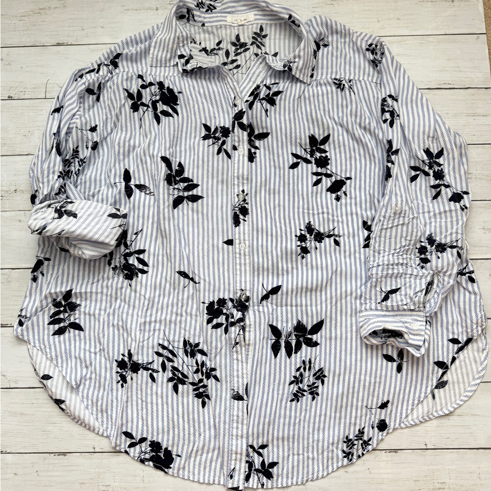 Maurices Large Floral Stripe Button Down Blouse Blue White 100% Rayon Oversized